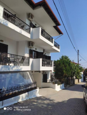 Отель Elsa Apartments  Певкохори